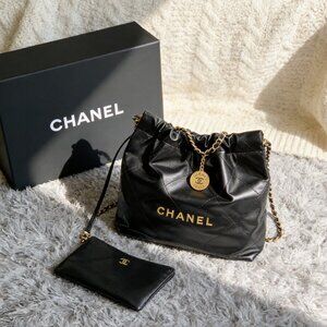 Chanel 22 Large in Quilted Patent Leather
